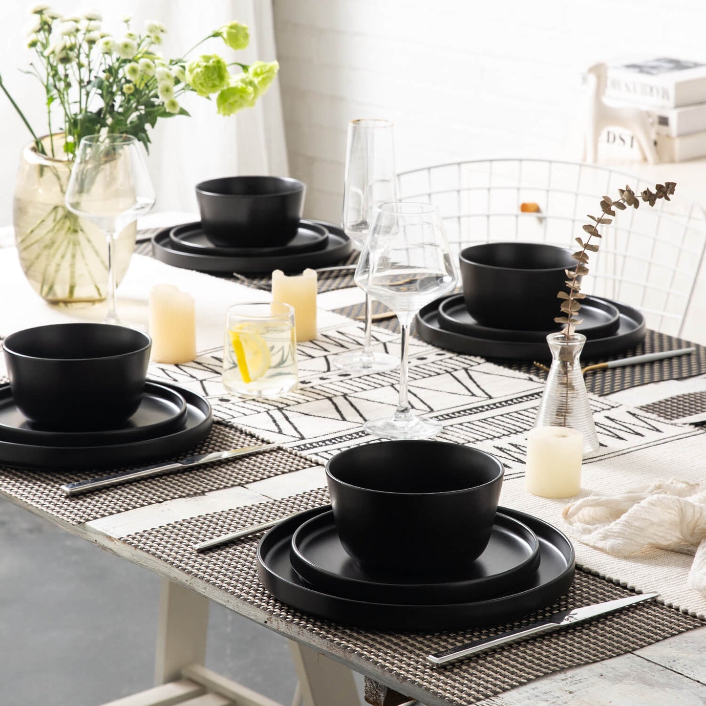 XQUDW001 Dinnerware Set